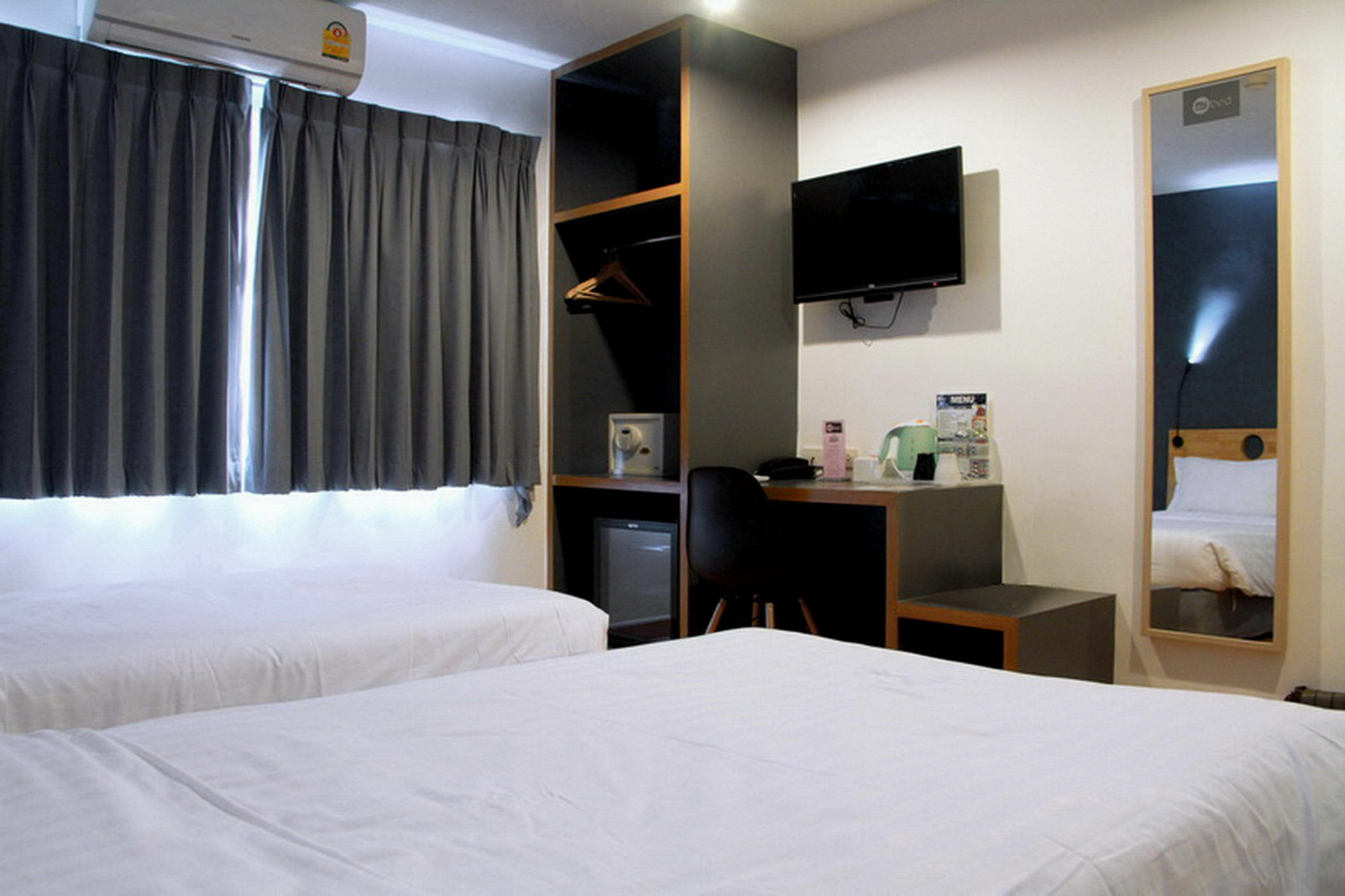 Mybed Sathorn Hotel Bangkok Exterior foto